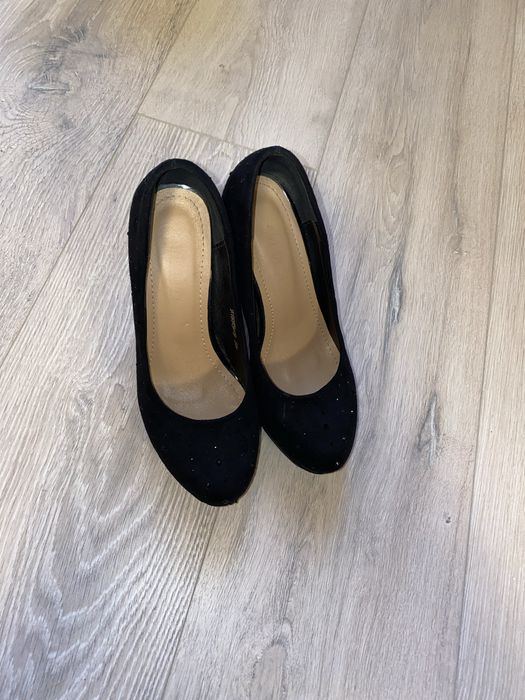 Чорні туфлі  36 розмір