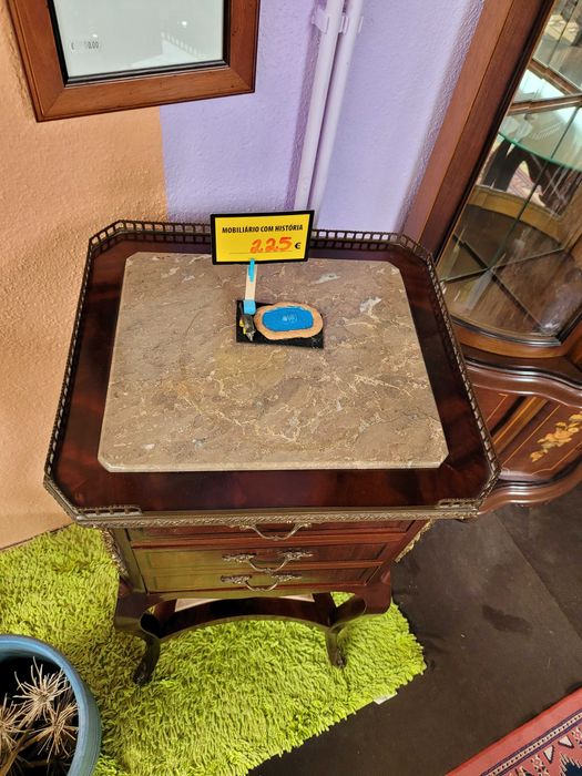 Lindíssima mesa de apoio antiga em madeira maciça - óptimo es