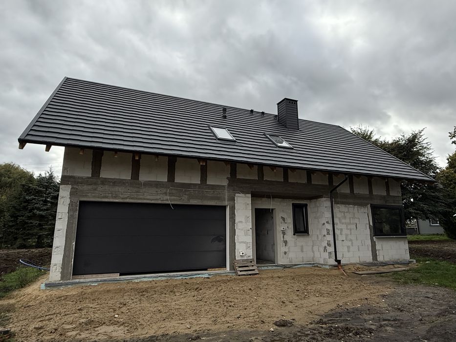 Materiały dachowe, Dekarz, Usługi dekarskie ciesielskie