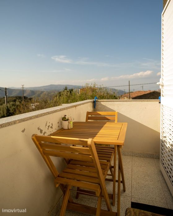 Moradia Bifamiliar Duplex com Garagem, e Quintal Privado em  Foz Côa