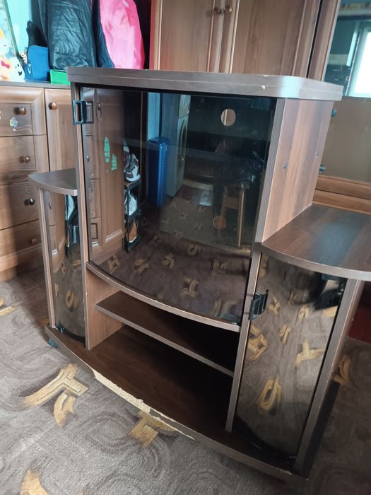 Продам тумбу під телевізор