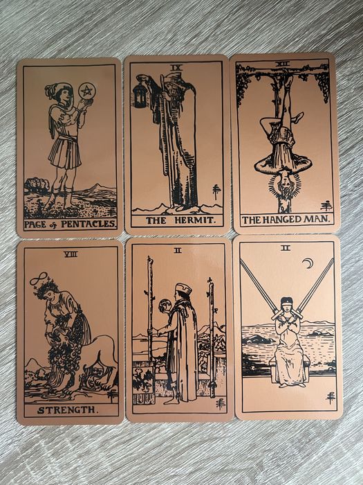 Розпродаж таро колод