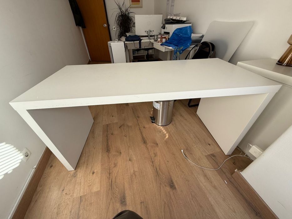 Secretária IKEA MALM com painel extraível – branca