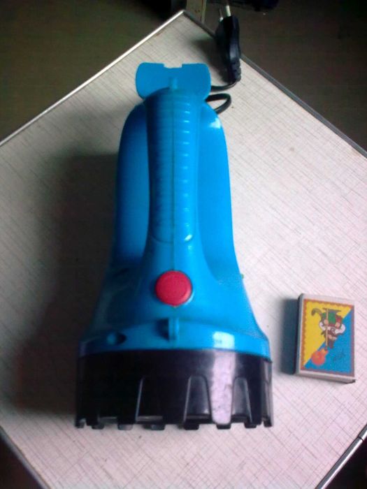 Большой аккумуляторный фонарь