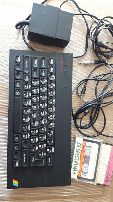 Komputer ZXSpectrum+  z dokumentacją i  taśmami