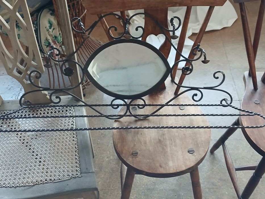 Bengaleiro em ferro antigo