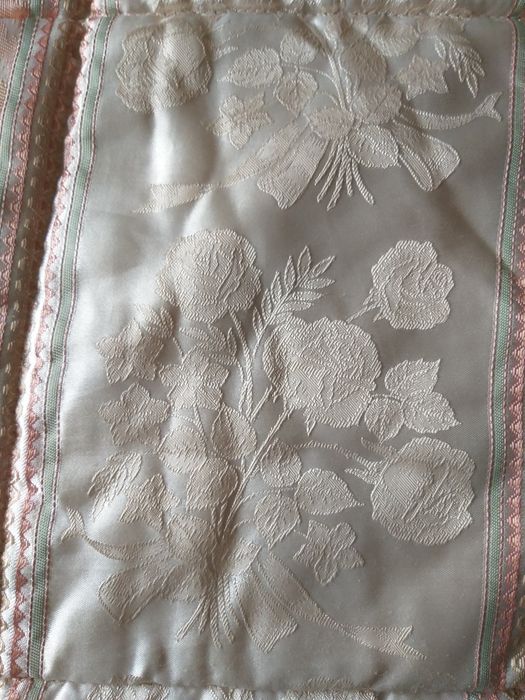 Colcha de casal com almofadas