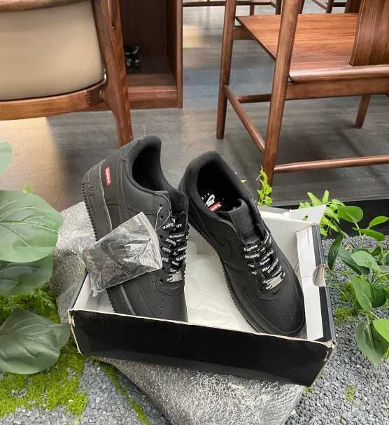 Nike Air Force 1 Low Supreme Black R.42