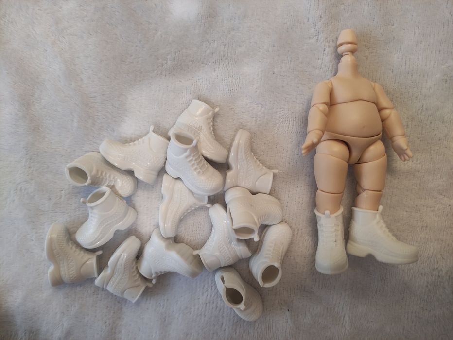 Взуття для Барбі