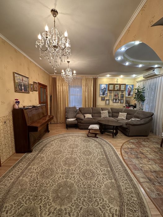 Продаж будинку на Стратосверній