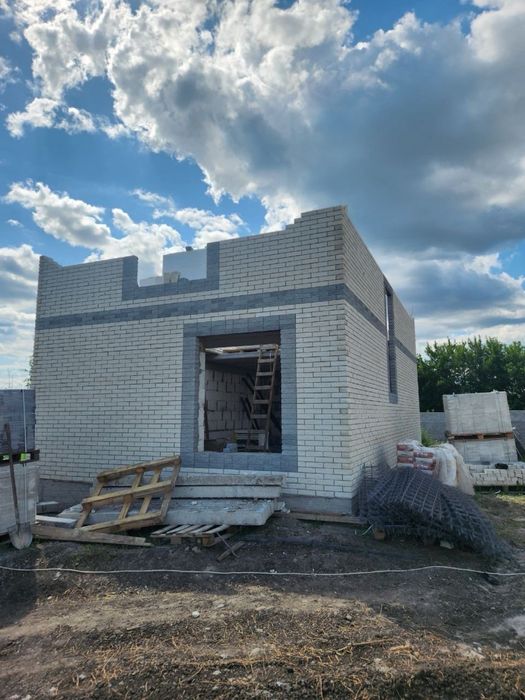 Продам двох поверховий будинок - Більше