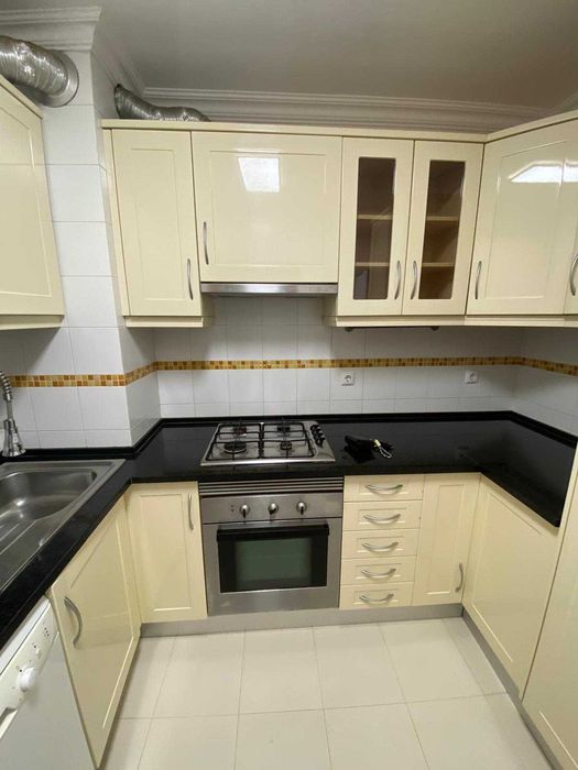 Quarto mobilado na Encarnação | Metro à porta | 530€ com despesas incluídas