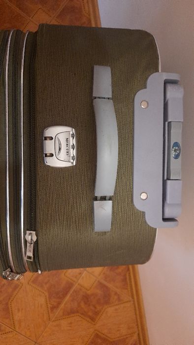 Продам Валізу дорожню