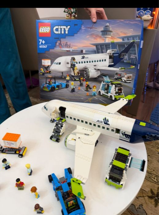 Lego пасажирський літак