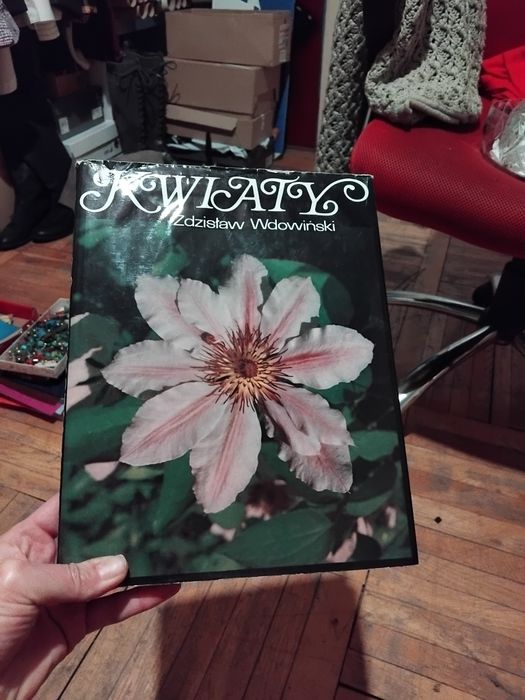 Kwiaty album z opisami