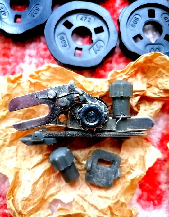 диски для смены прошивки и  приставка зигзаг для швейной машинки