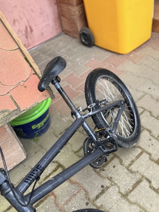 Czarny piekny bmx