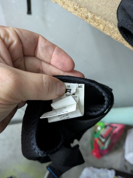 Joelheiras POC e cotoveleiras Sixsixone