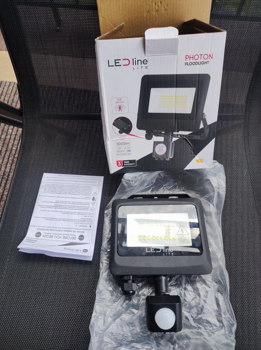 Naswietlacz LED 30w z czujnikiem ruchu