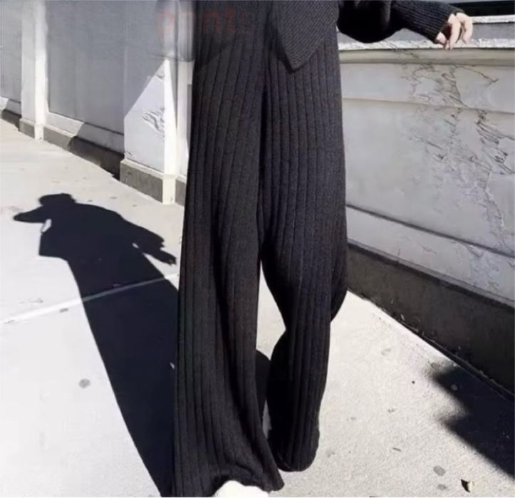 Костюм теплий в рубчик чорний стиль та комфорт