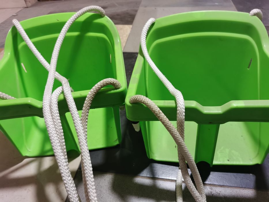 Huśtawka kubełkowa dla dziecka