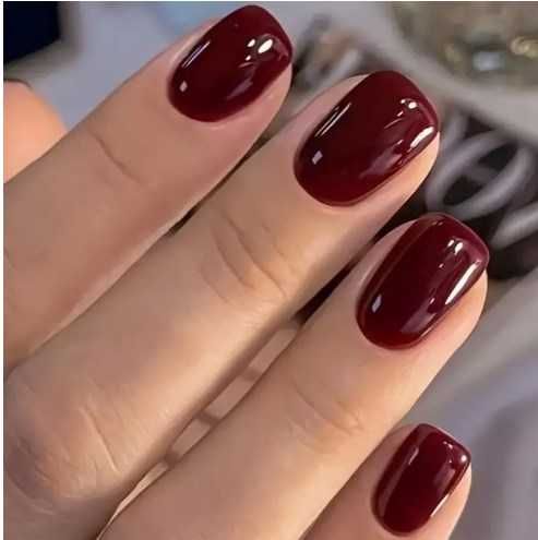 Накладные ногти новые,  в упаковке. Клейкая основа в  подарок!