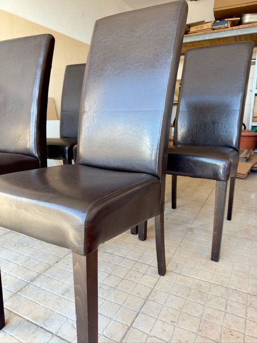 Conjunto de 8 Cadeiras de Sala de Jantar em Pele Sintética Castanha – Bom Estado