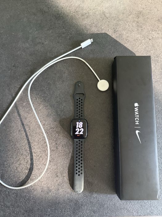 Sprzedam Apple Watch Series 7 Nike 45mm (GPS + Cellular)