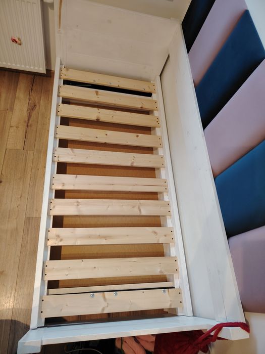 Drewniane łóżko  dziecięce