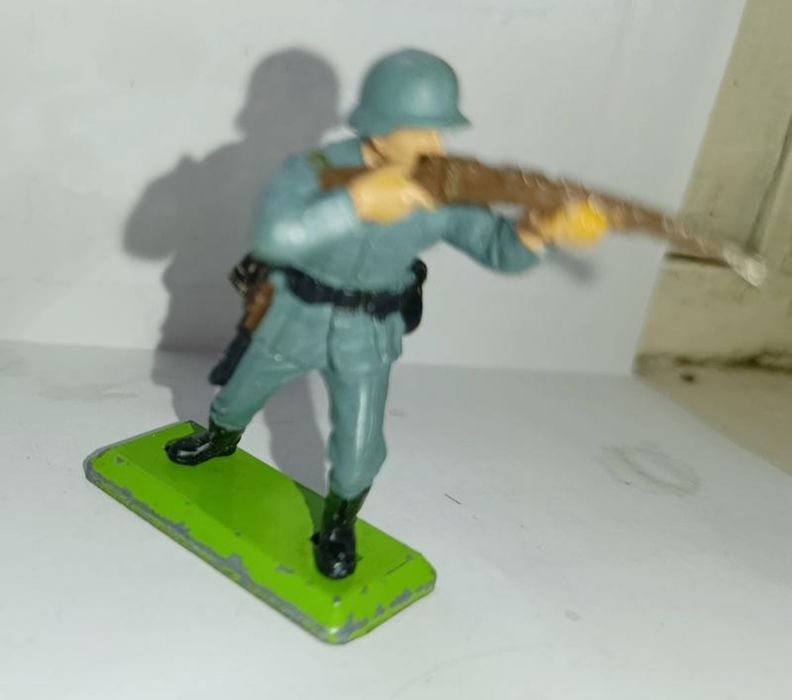 Винтажная фигурка солдата Вермахта времён  2-й мировой Britain's LTD, 1971г