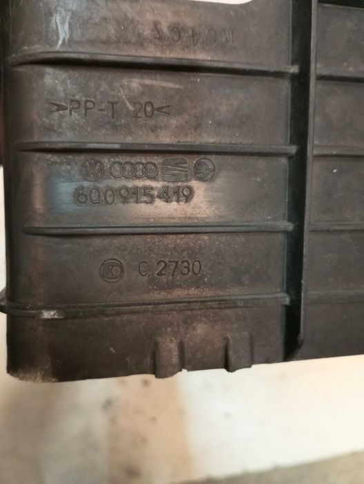 Base / Suporte de Bateria VW Polo / Ibiza / Fabia Original 6Q0915331
