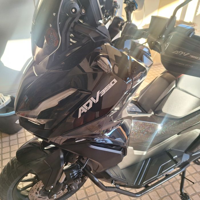 Honda adv350 ( Como Nova)