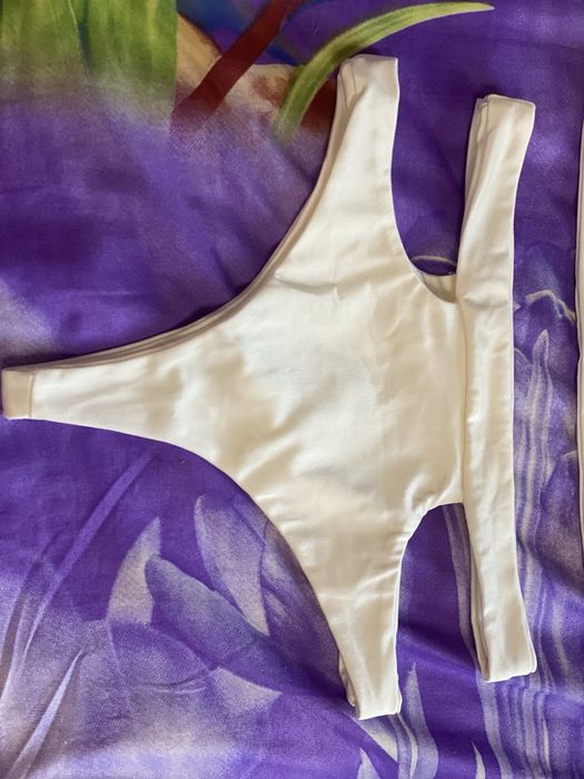 Купальник біленький