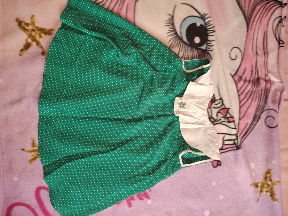 Vendo 3 vestidos menina novos