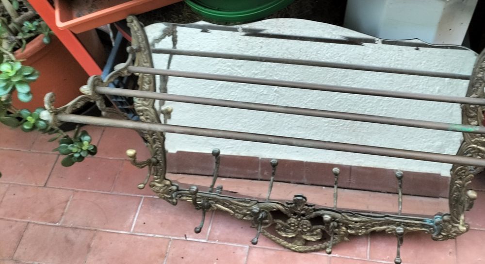 Espelho com bengaleiro dourado