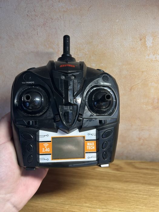 Моторний катер на пулті управління