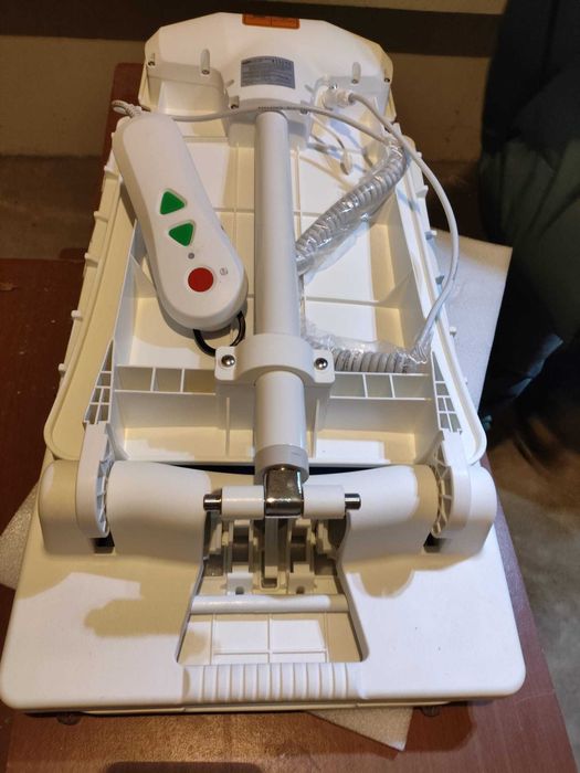 cadeira de apoio ao banho para pessoas com problemas de mobilidade