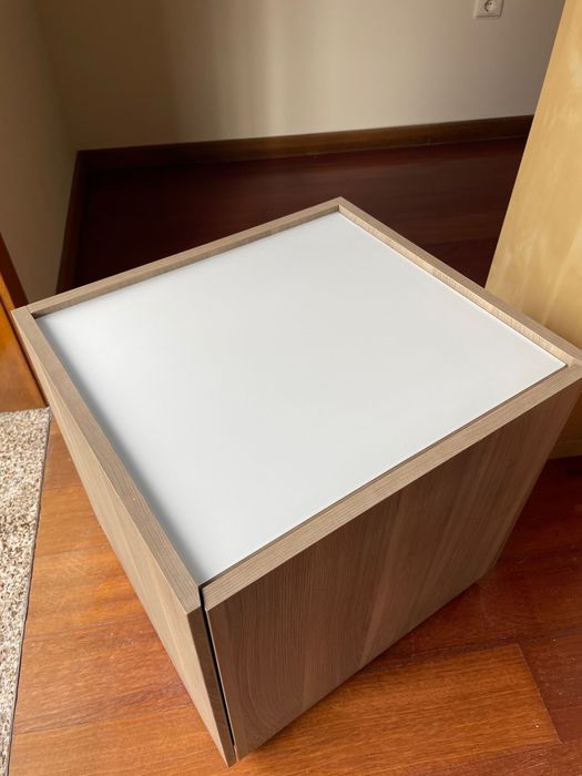 Mesa de Cabeceira IKEA