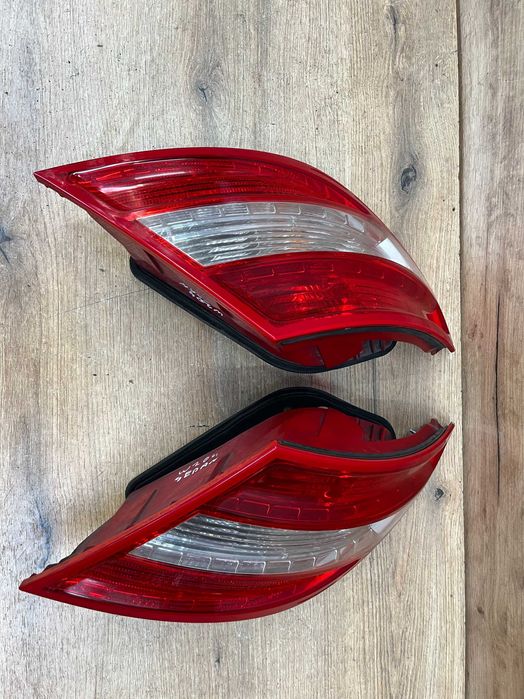 Lampa tylna lewa prawa Mercedes W204 Sedan