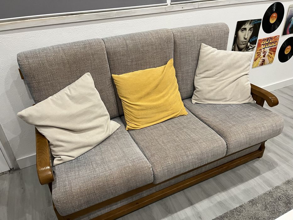 Sofa e mesa de centro
