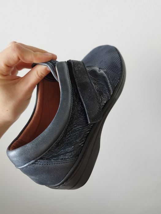 Buty damskie skórzane nowe tacco