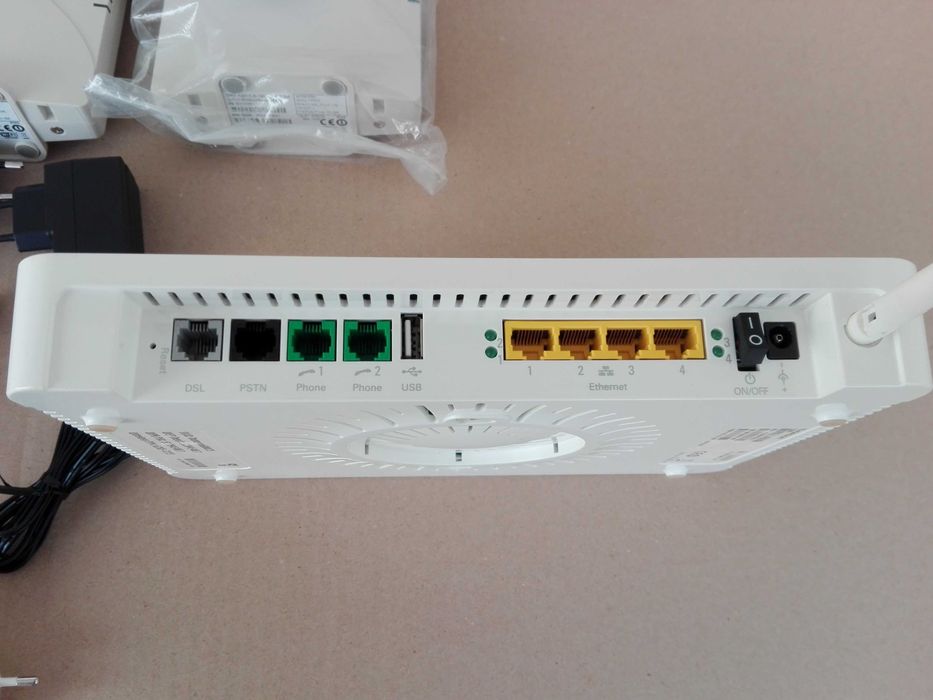 Pack of 2 Routers: Thomson TG787 + Pirelli DRG A221G64286117961091122