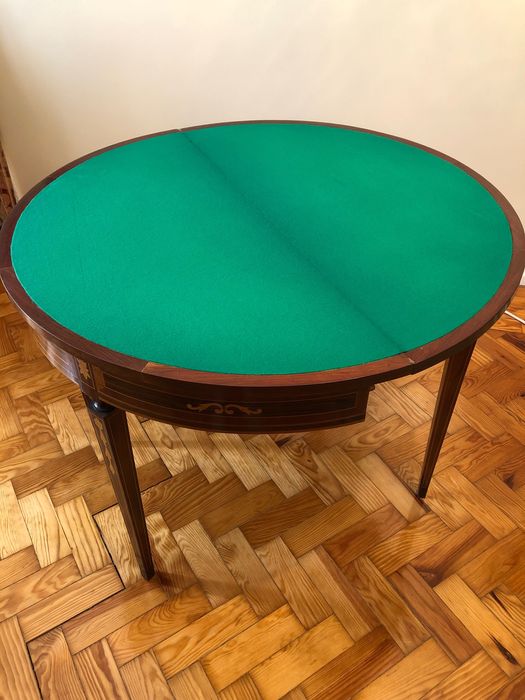 Mesa de jogo antiga estilo Dona Maria
