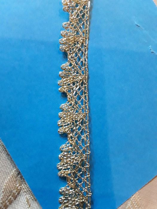 Renda de bilros metálica, Galão ouro meio fino 1,9 cm.