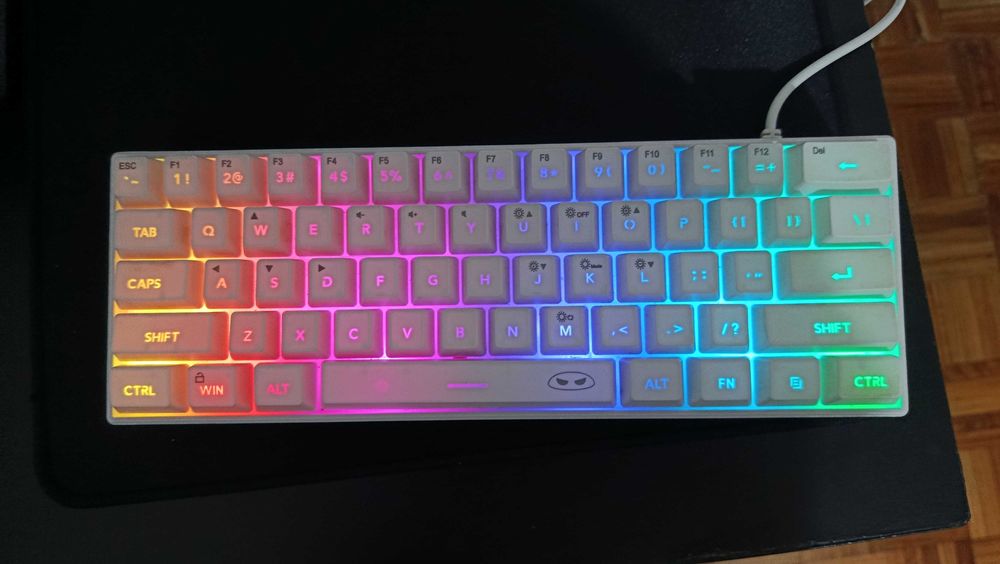 Teclado (Membrana) e rato (com cabo)