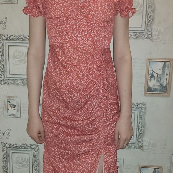 Червона вечірня сукня