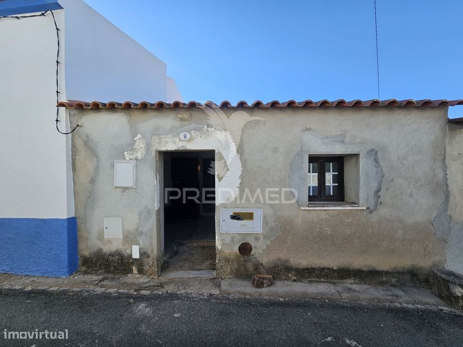 Moradia Térrea para Remodelar na Aldeia das Piçarras, Castro Verde.