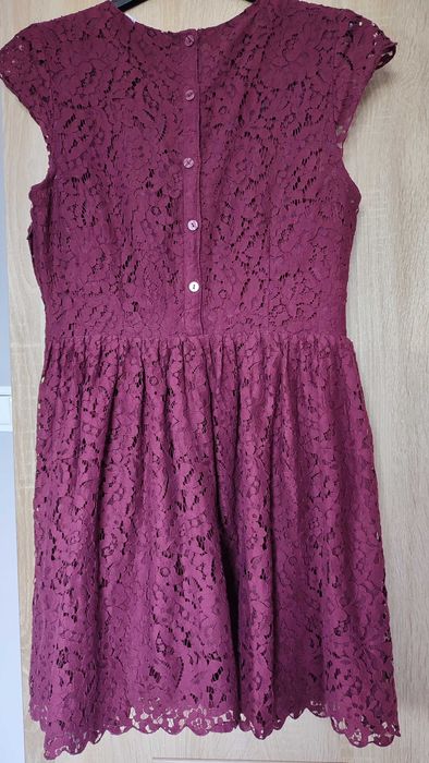 Koronkowa sukienka
