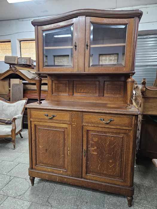 Stary kredens z Francji /