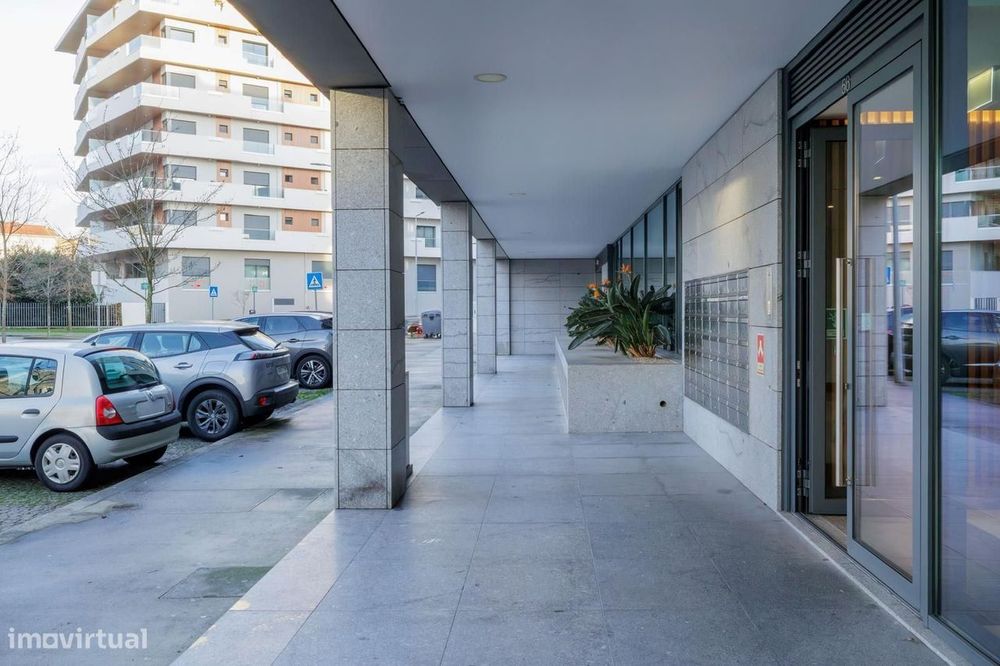 T2 Seminovo Com Varanda, Suíte E Garagem | Ramalde, Porto